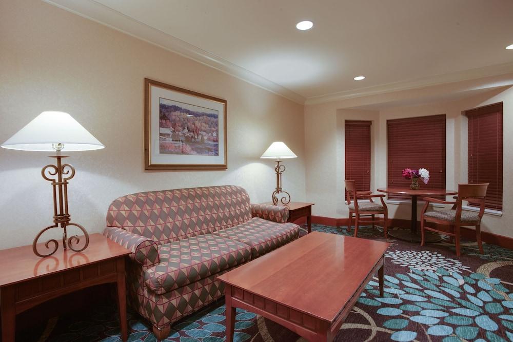 Staybridge Suites Corning By Ihg Exterior photo